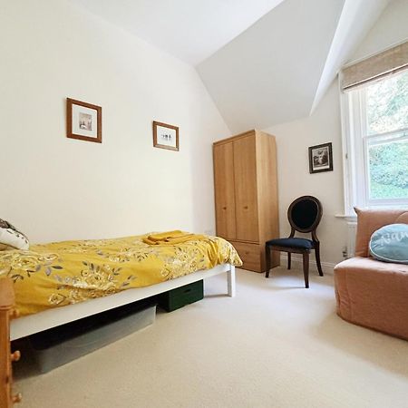 Spacious Town-Centre Apartment With Stunning Views Great Malvern Bagian luar foto