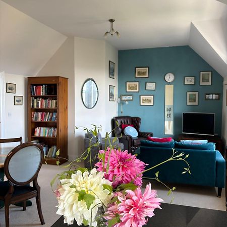Spacious Town-Centre Apartment With Stunning Views Great Malvern Bagian luar foto