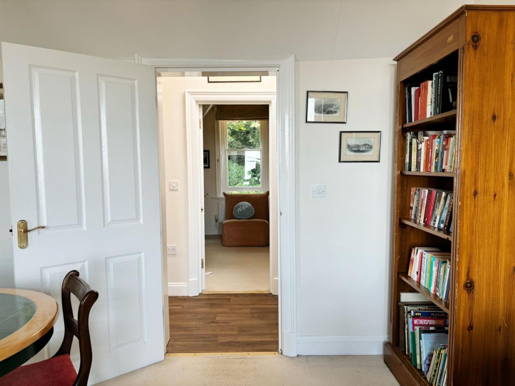 Spacious Town-Centre Apartment With Stunning Views Great Malvern Bagian luar foto