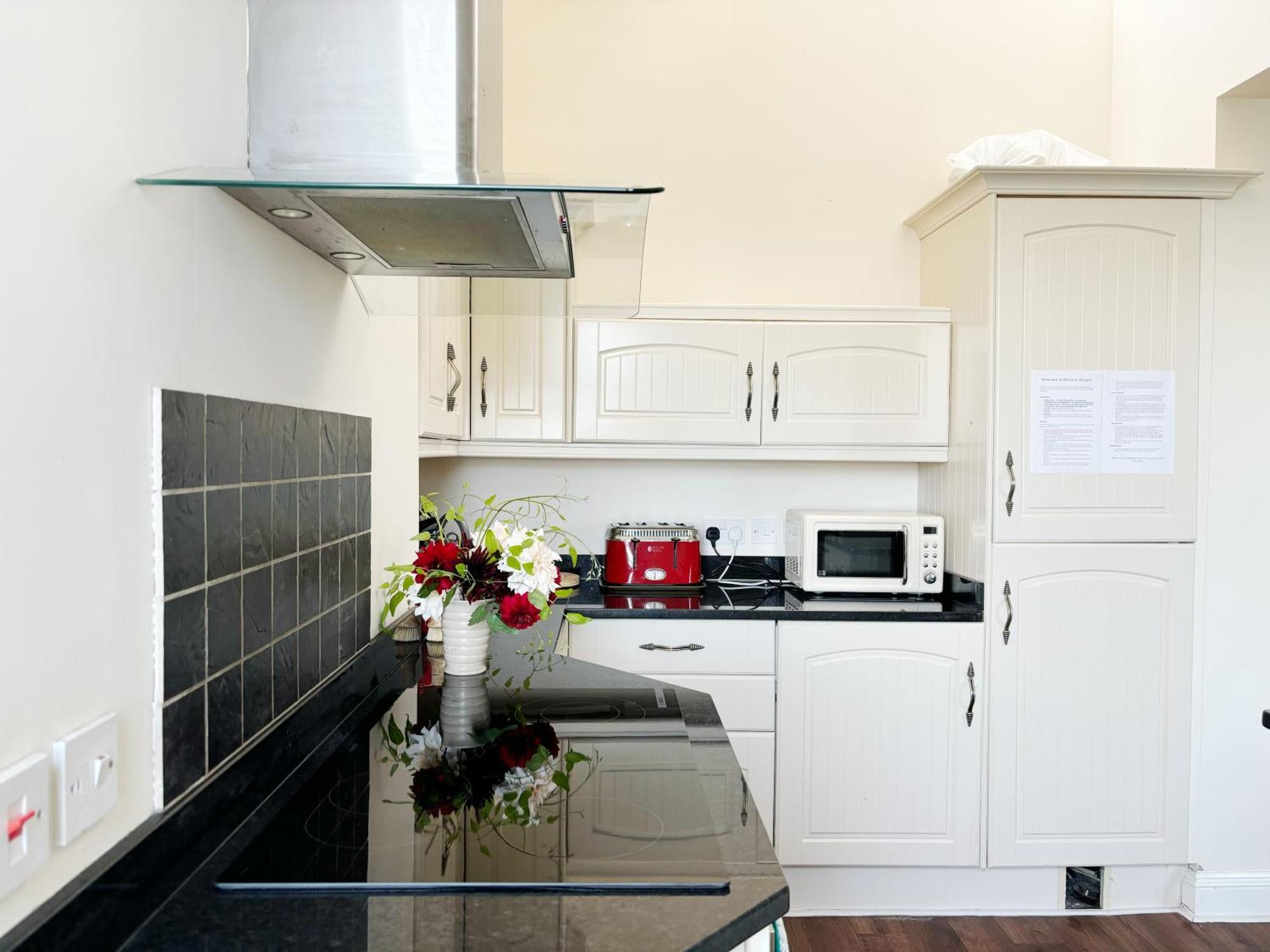 Spacious Town-Centre Apartment With Stunning Views Great Malvern Bagian luar foto