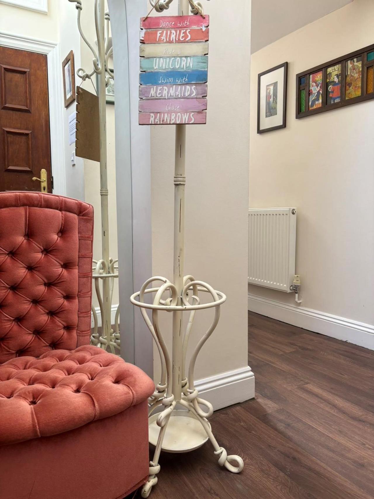 Spacious Town-Centre Apartment With Stunning Views Great Malvern Bagian luar foto